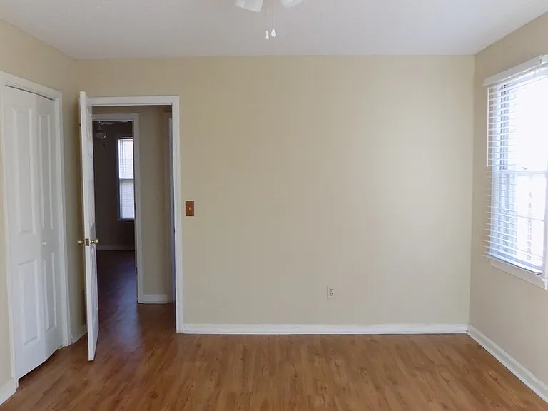 128 Wells Garden Ct — Photo 11