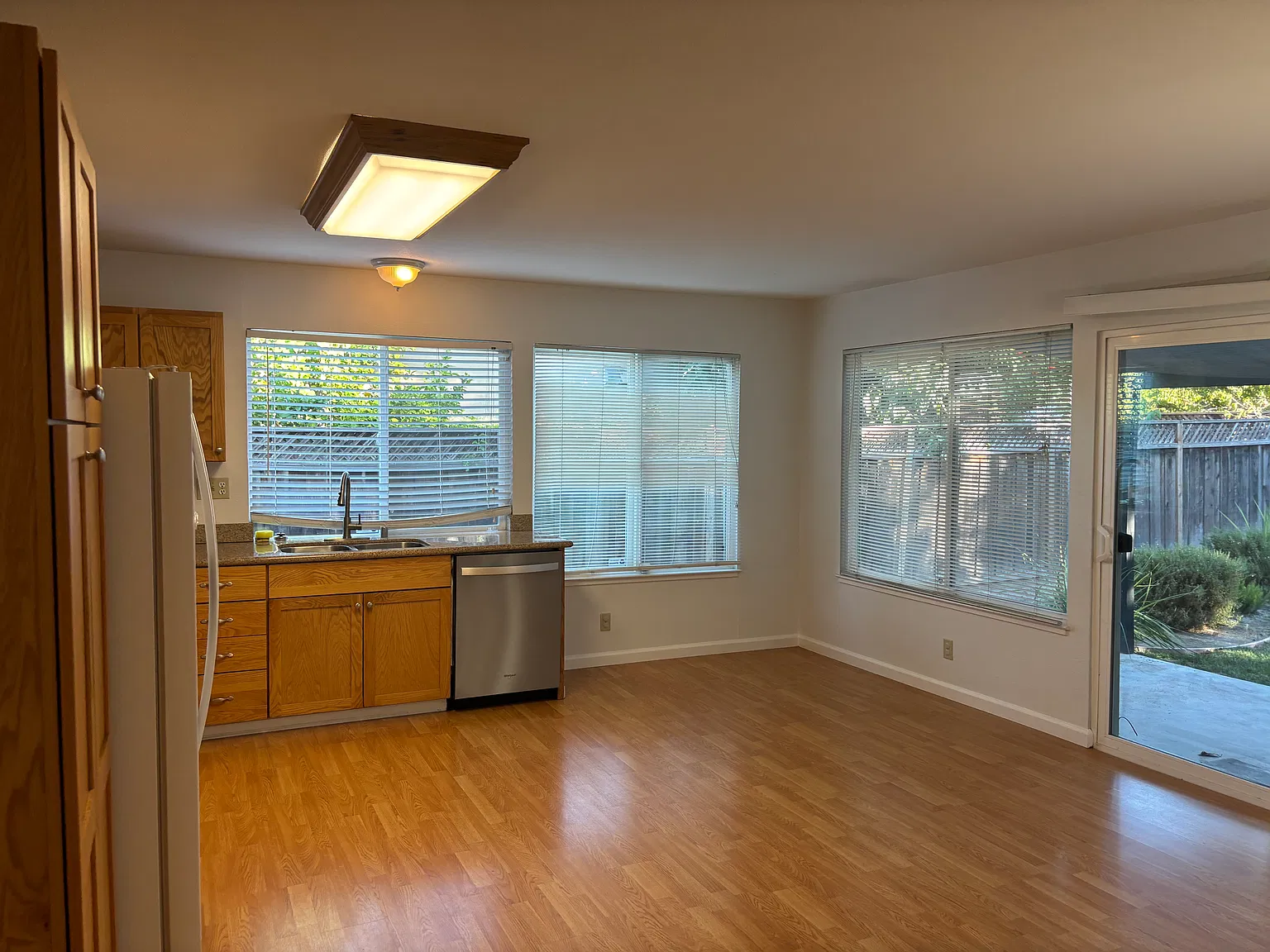 3 bed, 1283 sqft, $4,350 — Photo 4