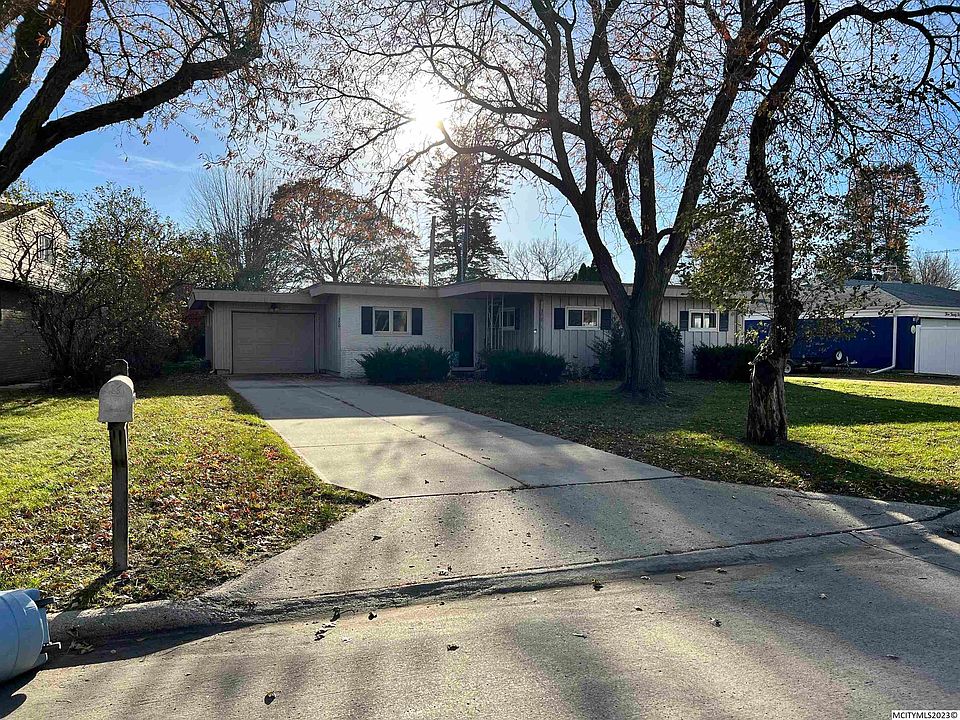 1st image of 320 Willowbrook Dr
