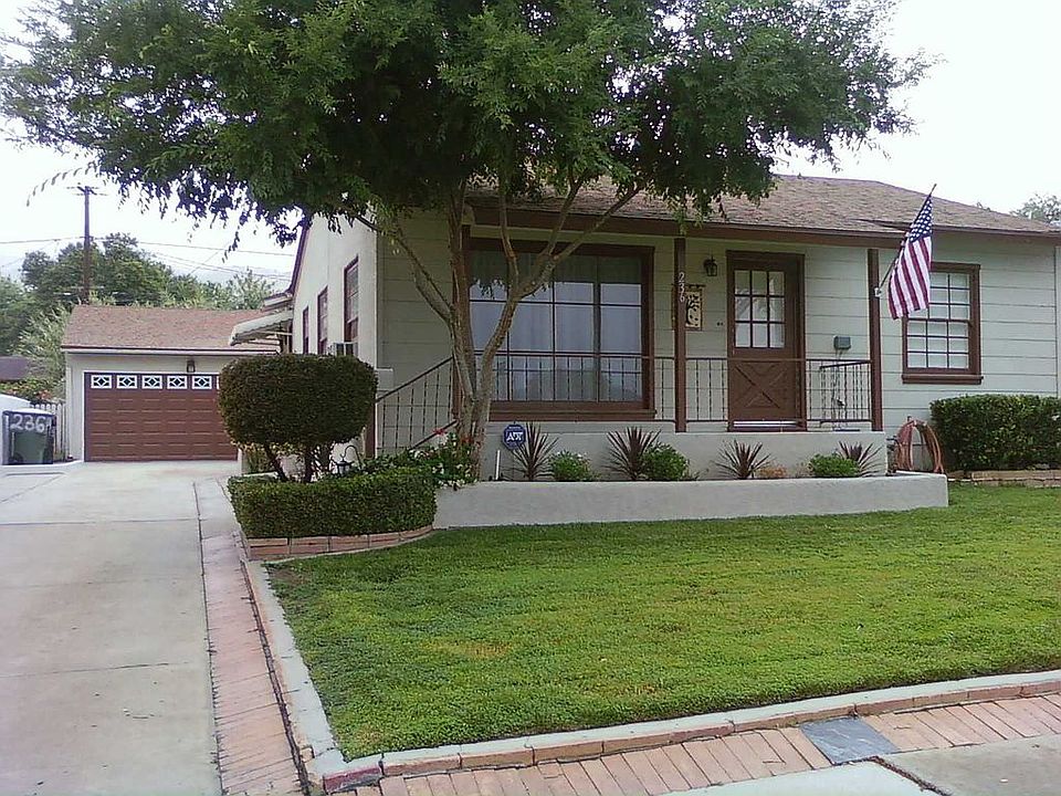 1st image of 236 E 49th St