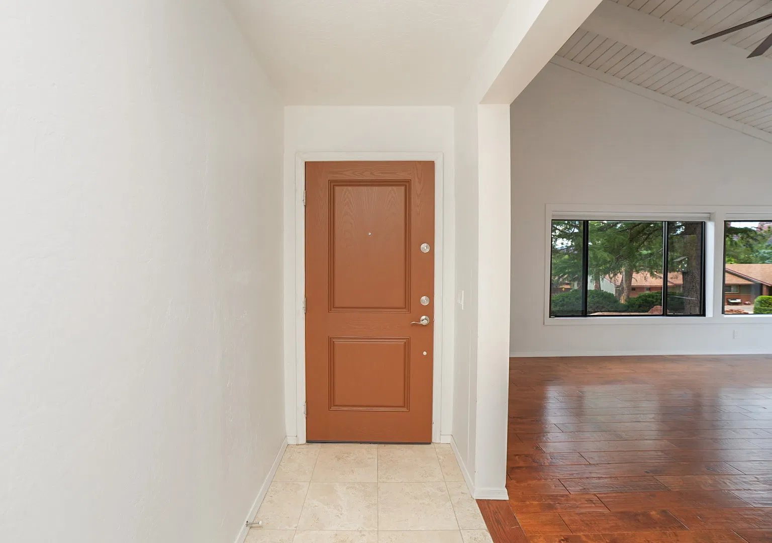 3 bed, 2877 sqft, $3,900 — Photo 2