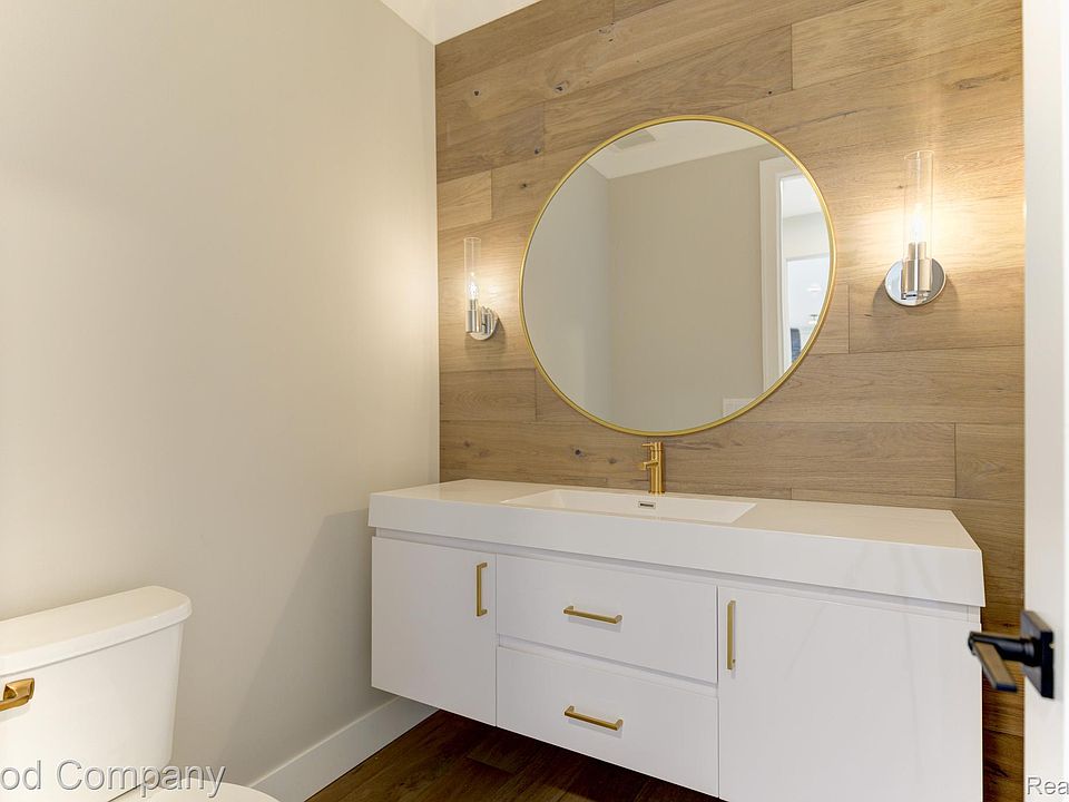 808 Irving Ave, photo 28