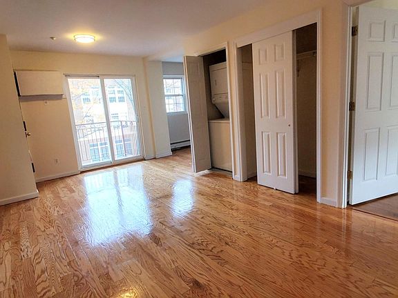 4th image of 8402 143rd St #201