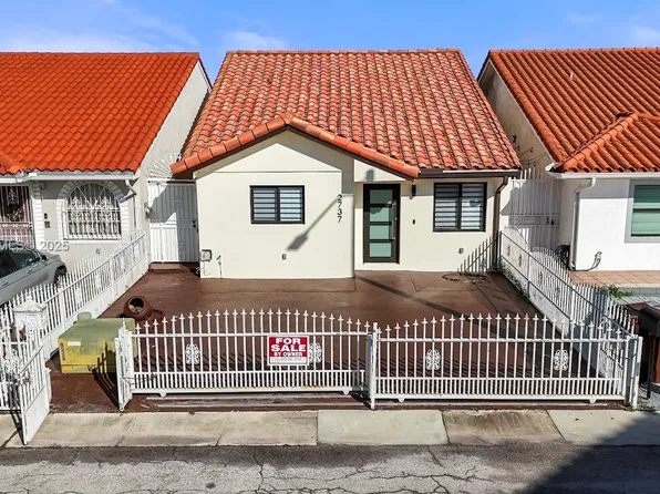 2737 W 55th Pl, Hialeah, FL 33016