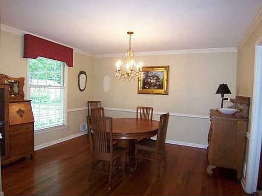 3rd image of 2402 Lauderdale Dr