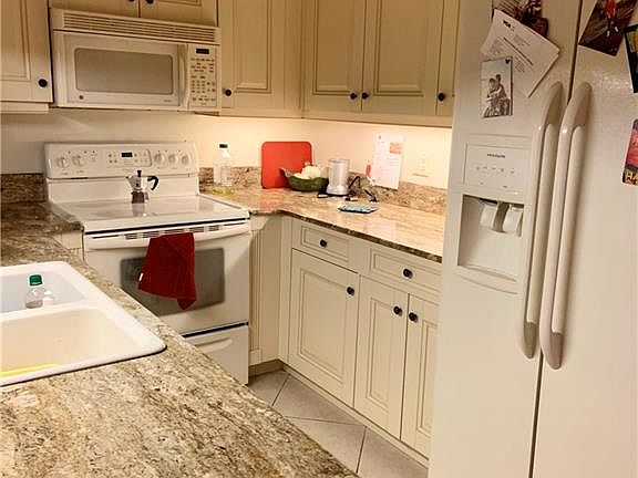 4th image of 13870 Oneida Dr APT E1