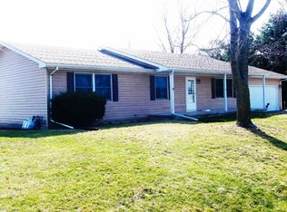 332 N 4th St, Carthage, IL 62321