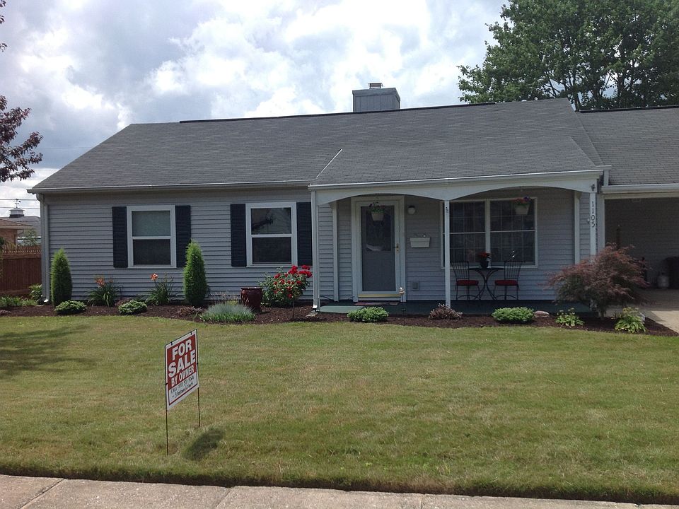 Great curb appeal and yard!