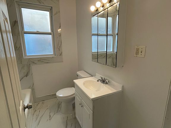 4th image of 3001 N Leclaire Ave #2