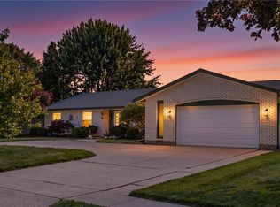 306 Scott Dr, Englewood, OH 45322