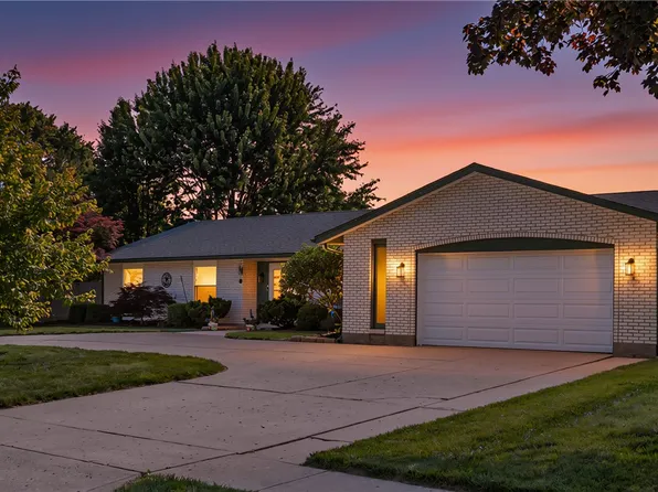 306 Scott Dr, Englewood, OH 45322