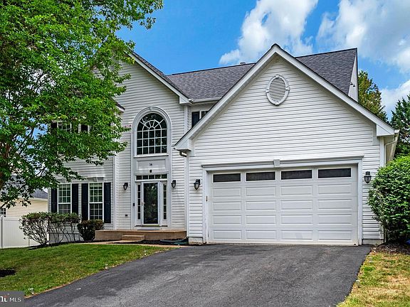 3rd image of 14 River Oak Dr