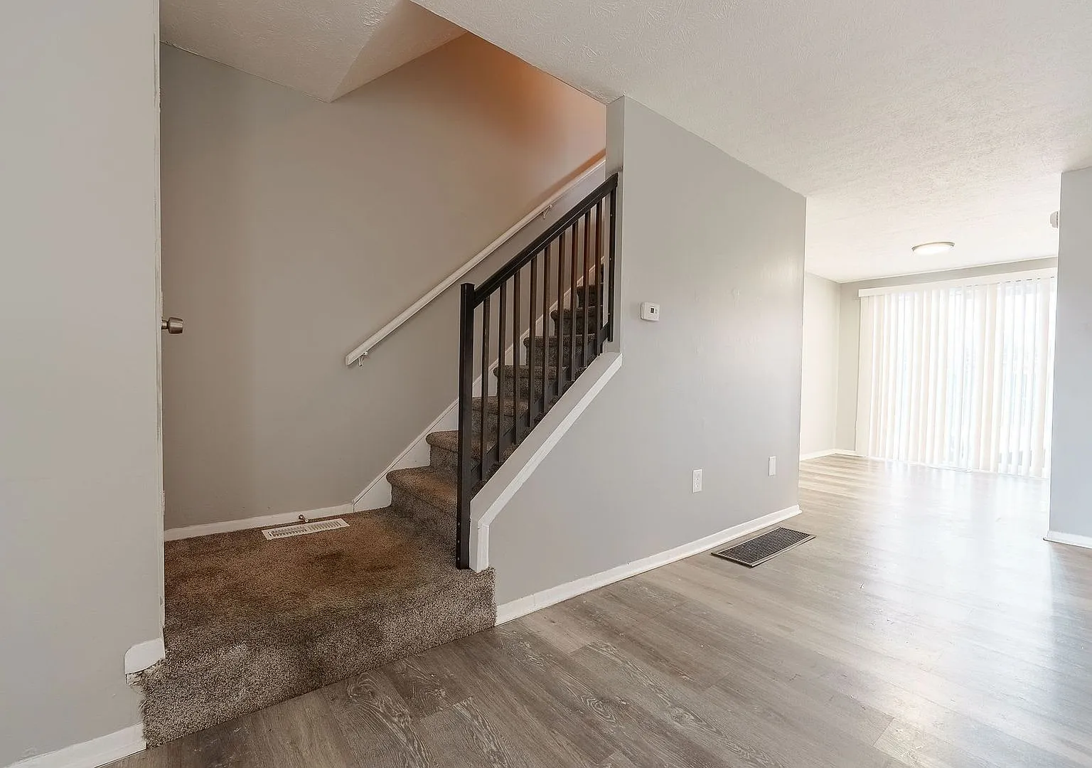Modern Townhome w/ Full Basement. — Photo 1