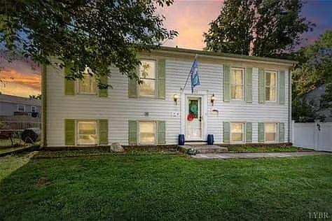 5 bed, 2100 sqft, $2,300 — Photo 1