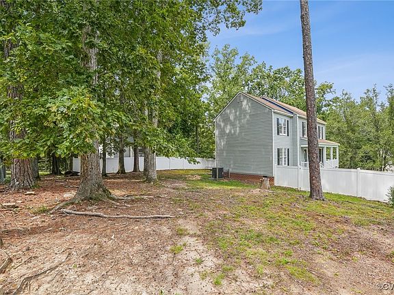 3rd image of 5001 Locksley Pl