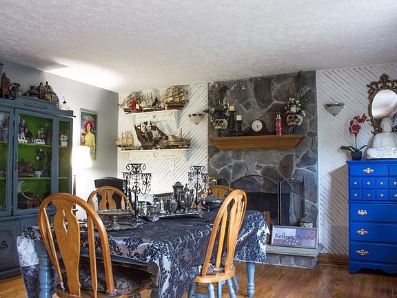 2nd image of 123 Mansion Blvd