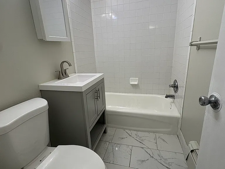 807 Summer Ave #2 — Photo 4