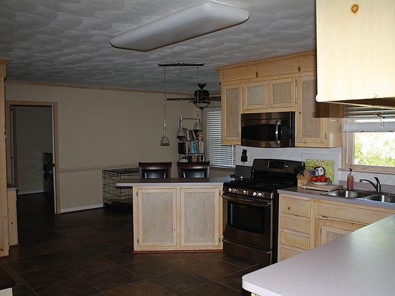 4th image of 302 Shadowlake Dr