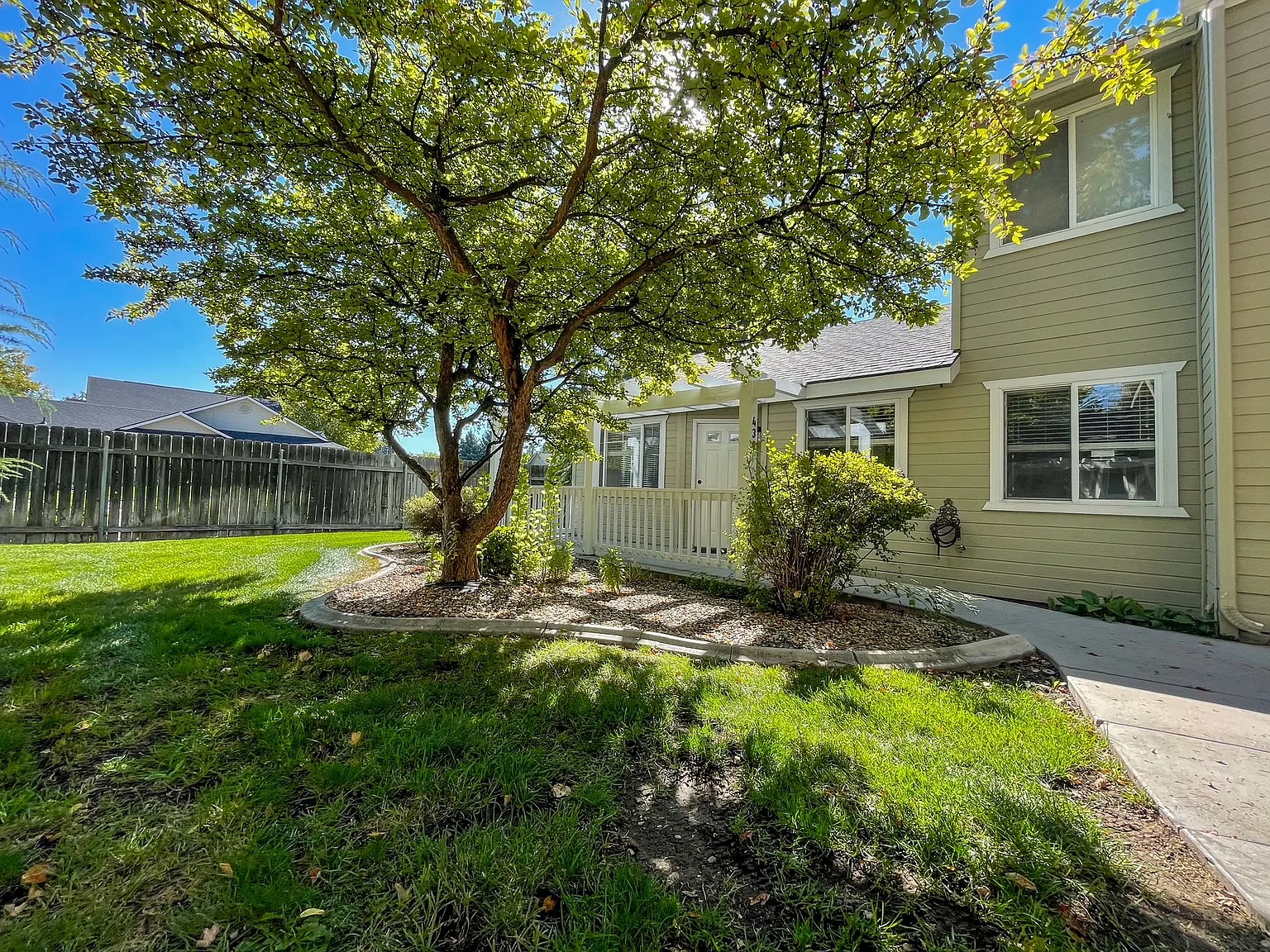 2 bed, 875 sqft, $1,950 — Photo 1