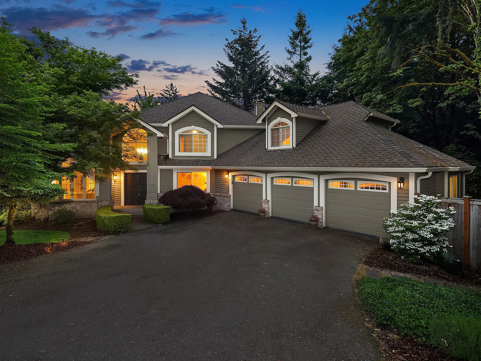4 bed, 3.5 bath, 3640 sqft, $6,500 — Photo 3