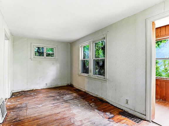 4th image of 4039 Upton Ave N