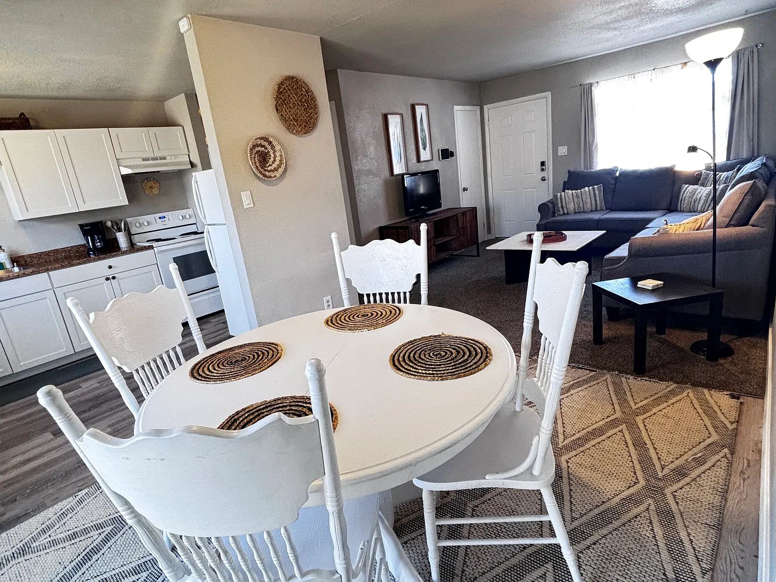 3 bed, 1875 sqft, $2,100 — Photo 2