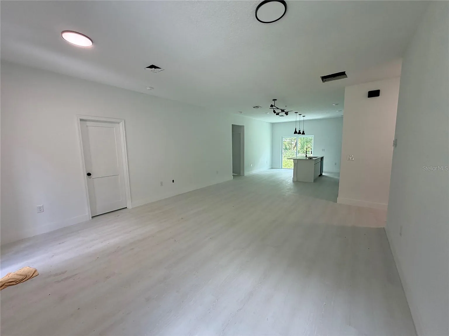 4 bed, 2.0 bath, 1630 sqft, $2,000 — Photo 2