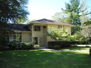 2500 Hilltop Rd, Schenectady, NY 12309