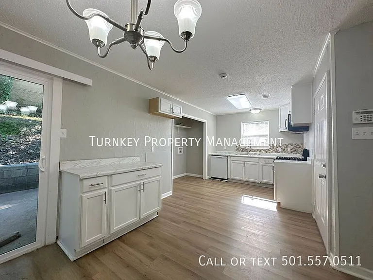 1 W Windsor Dr — Photo 2