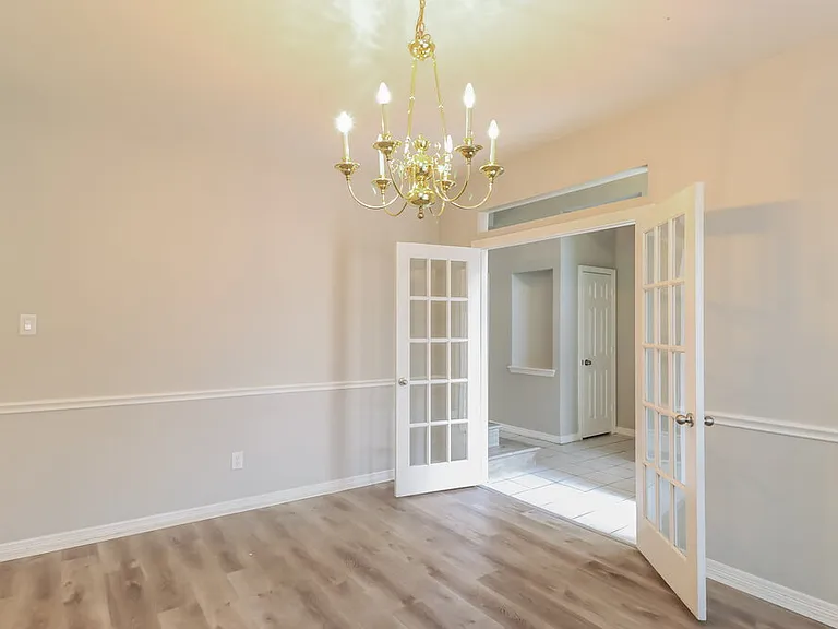 703 Biscayne Dr — Photo 8