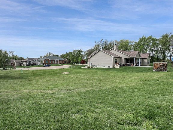 5th image of 10 Hineman Circle Dr