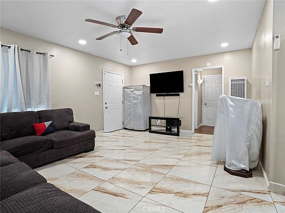4th image of 2404 Roxbury Dr