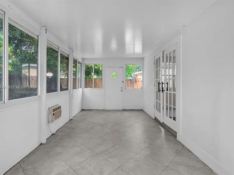 1640 NE 33rd St — Photo 23