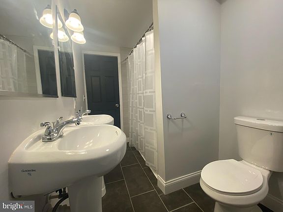 4th image of 1921 Park Ave