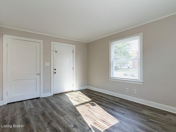 4th image of 142 E Wellington Ave