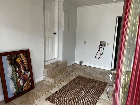 5th image of 914 E Cedar Ave