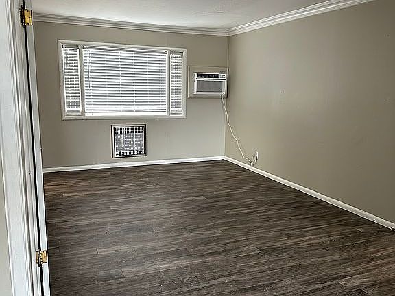 2nd image of 250 E Rockwood Blvd