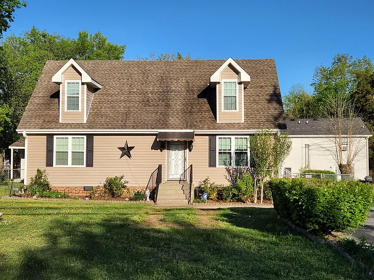 1129 S Maple St — Photo 1
