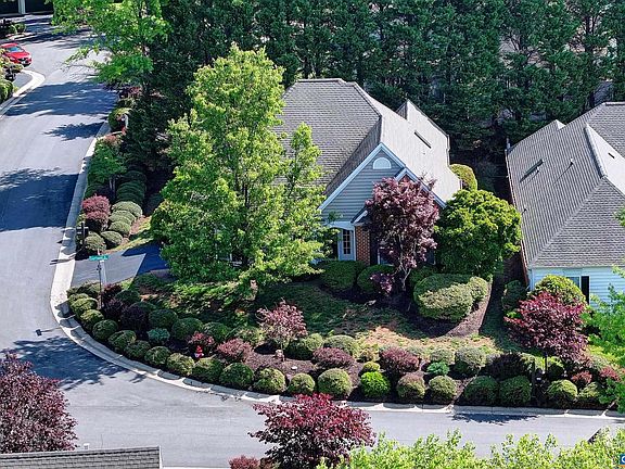 2nd image of 685 Courtyard Ct