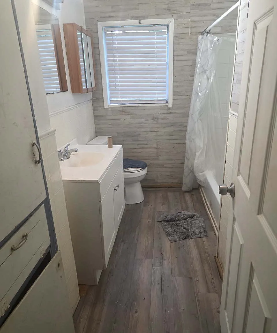 3 bed, 1215 sqft, $900 — Photo 2