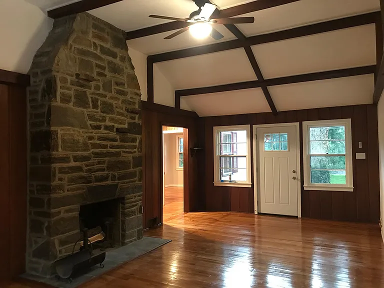 173 W Bristol Rd — Photo 4