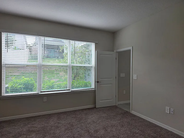 2865 High Pointe St — Photo 17