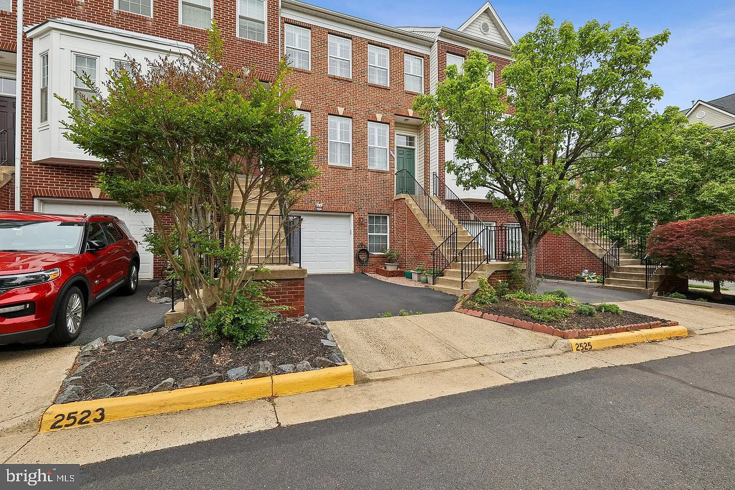 3 bed, 3.5 bath, 1850 sqft, $3,400 — Photo 1