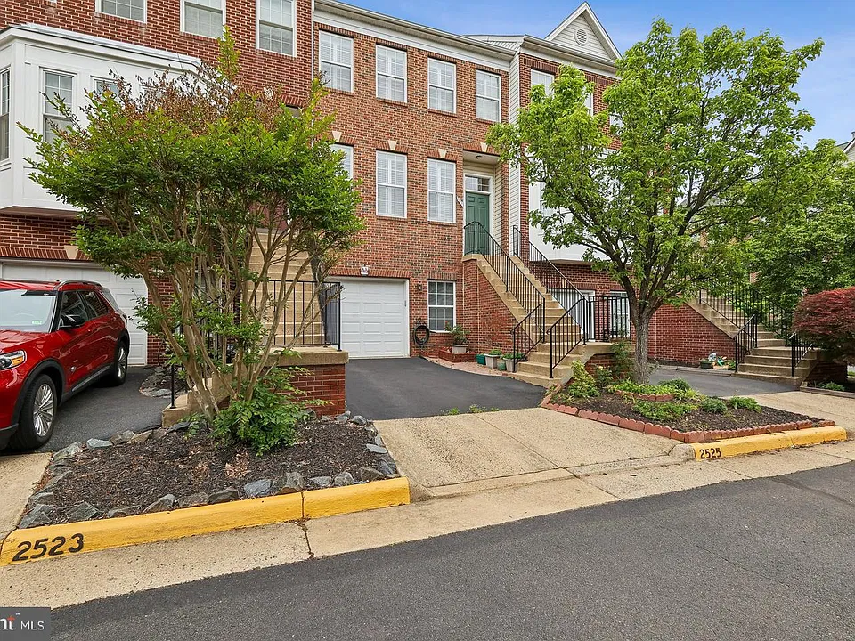 2525 James Madison Cir