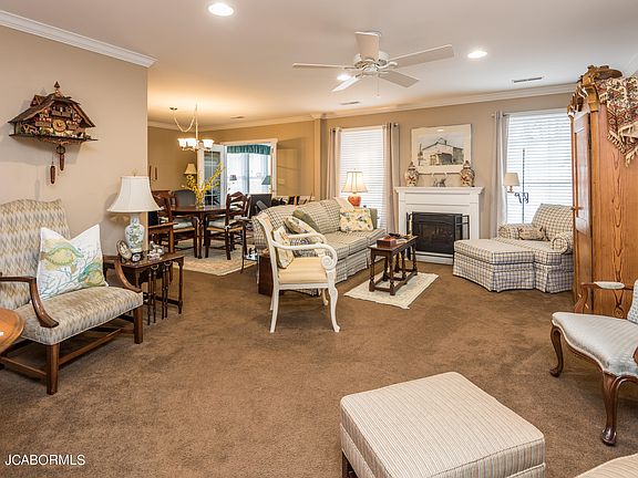 4th image of 4031 Cambridge Cir