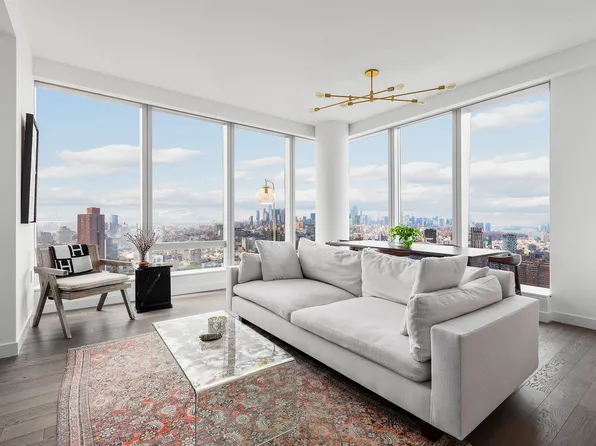 252 South St, New York, NY