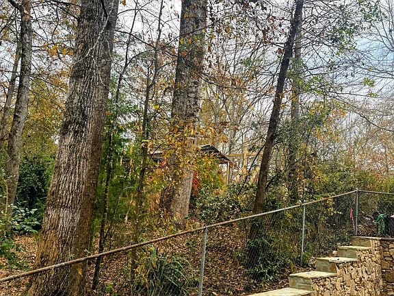 5th image of 120 Shore Line Dr