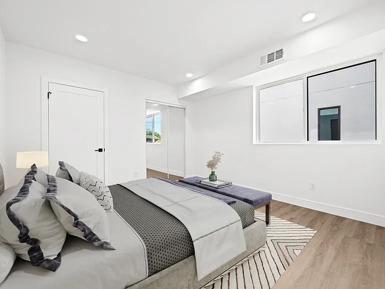6704 Kester Ave — Photo 23