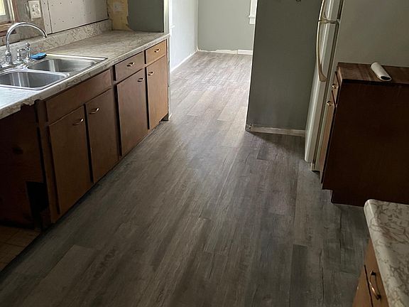 3rd image of 710 Waldemere Ave
