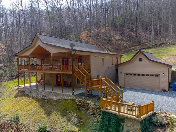 151 High Grove Pkwy, Whittier, NC 28789